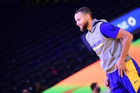 爱游戏官方网站阿扎伦卡新星领先优势明显表现突出，勇士前途光明！