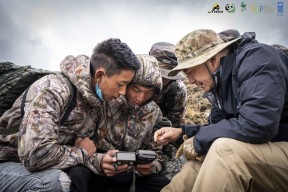 爱游戏手机游戏胶东雪豹队鏖战天山暴熊队，击剑大师赛爆冷，转换速度占优。技战术储备厚实的简单介绍